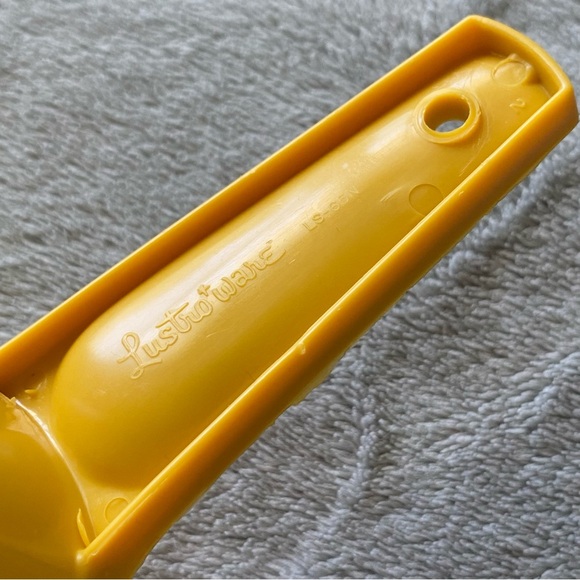 Lustro Ware Scooper - Picture 2 of 4